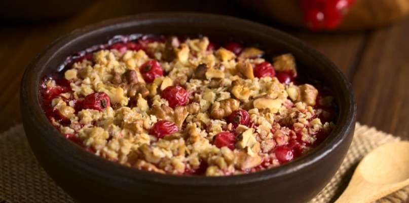 Crumble de groseilles aux noisettes